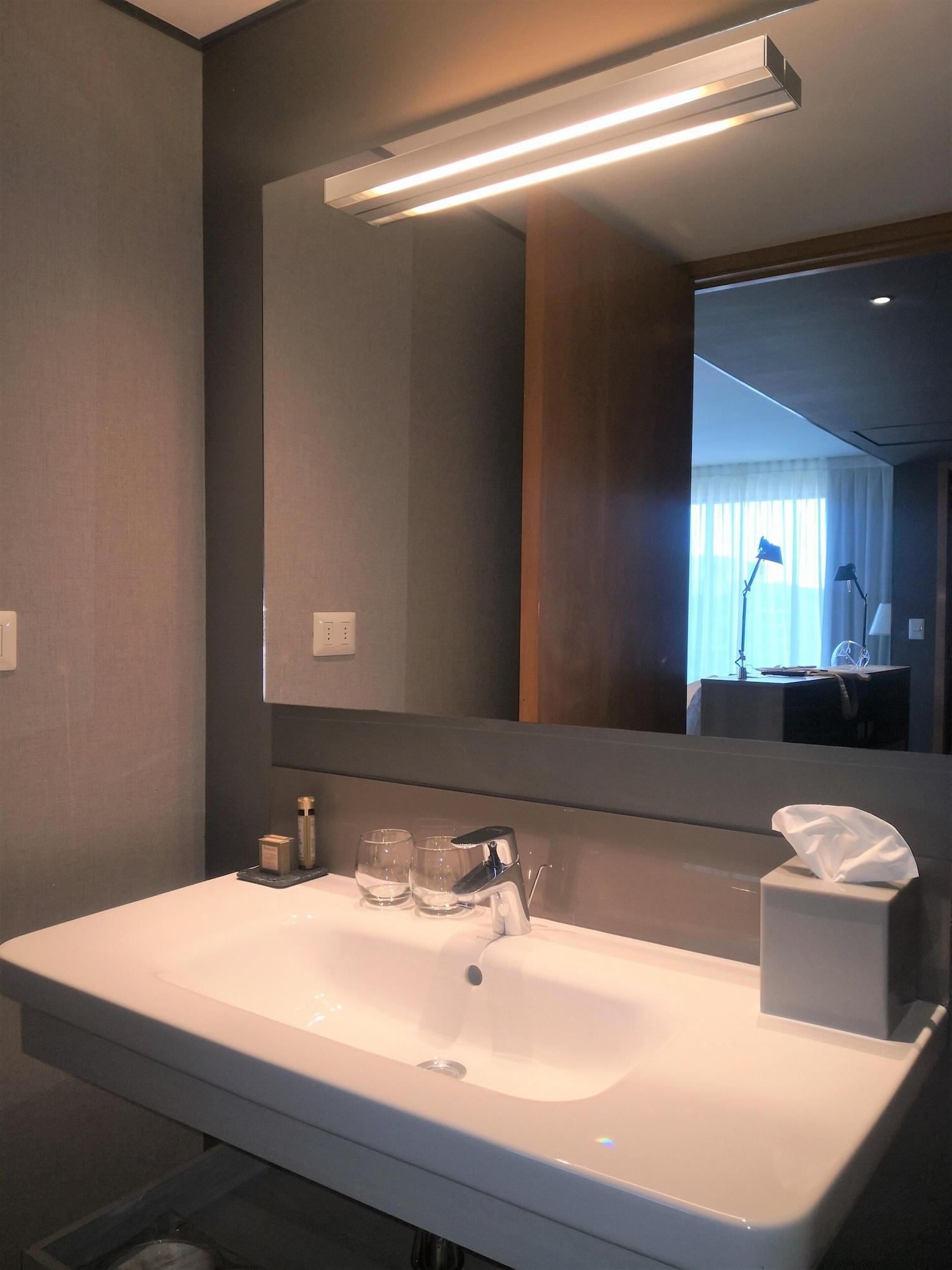 Solace Hotel Σαντιάγκο Εξωτερικό φωτογραφία Bathroom