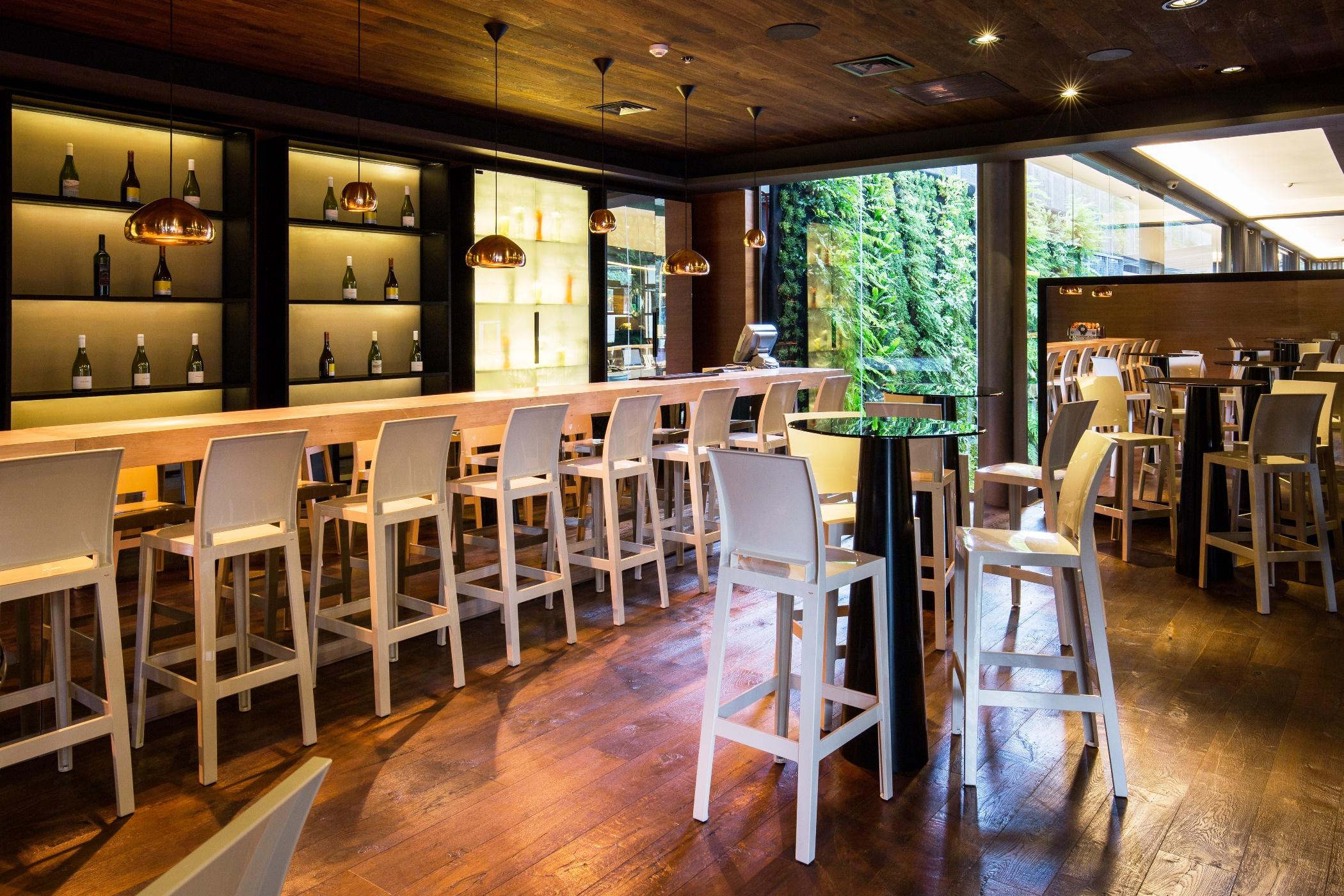 Solace Hotel Σαντιάγκο Εξωτερικό φωτογραφία Interior of a restaurant in Madrid, Spain
