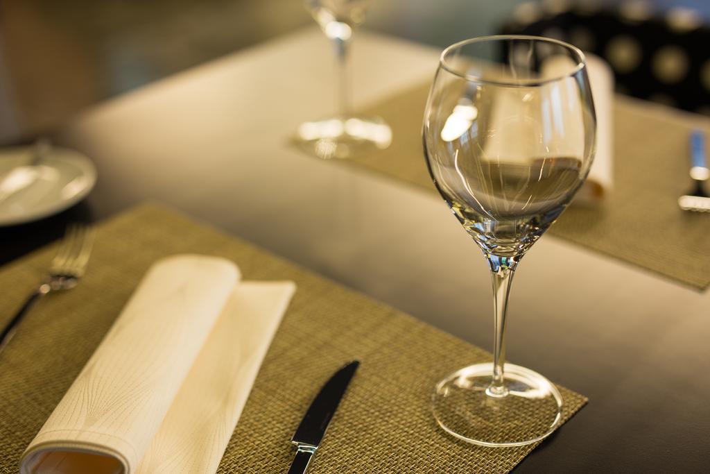 Solace Hotel Σαντιάγκο Εξωτερικό φωτογραφία A wine glass