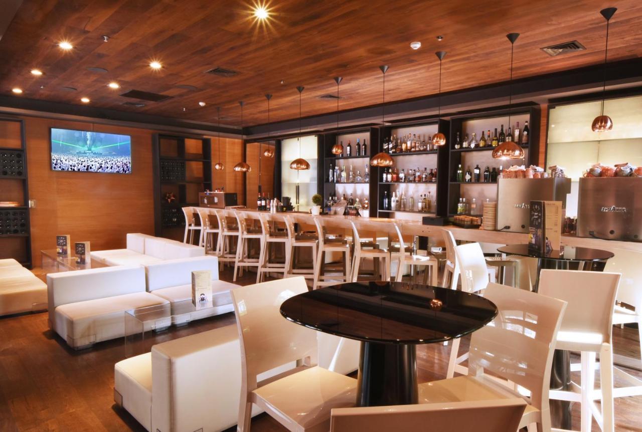 Solace Hotel Σαντιάγκο Εξωτερικό φωτογραφία The interior of the bar
